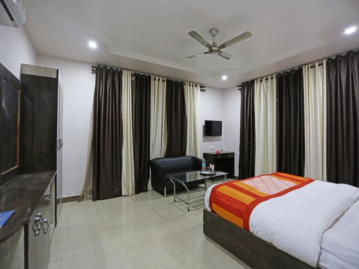 Oyo 4635 Sheetal Hotel Haldwāni Dış mekan fotoğraf