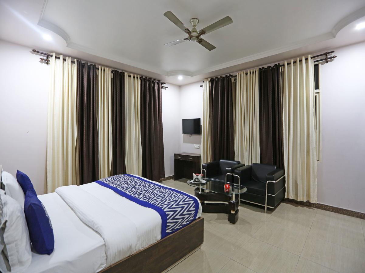 Oyo 4635 Sheetal Hotel Haldwāni Dış mekan fotoğraf